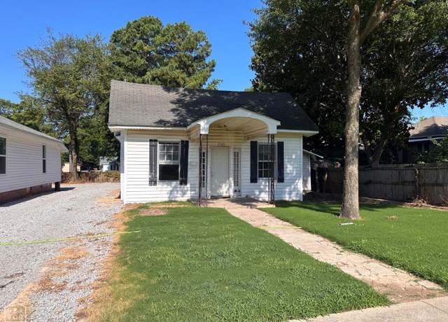 Property at 1105 S Madison St S, Jonesboro, AR 72401, 3 beds, 2 baths