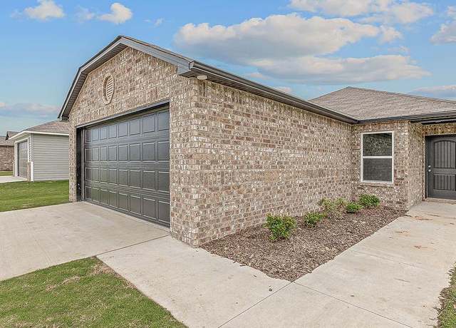 Property at 5705 Young Dr, Jonesboro, AR 72404, 3 beds, 2 baths