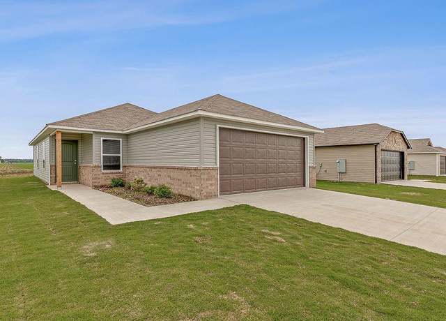 Property at 5703 Young Dr, Jonesboro, AR 72404, 3 beds, 2 baths