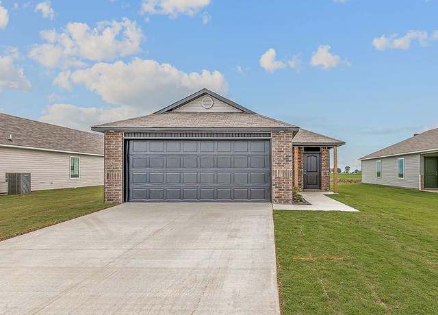 Property at 5701 Young Dr, Jonesboro, AR 72404, 3 beds, 2 baths