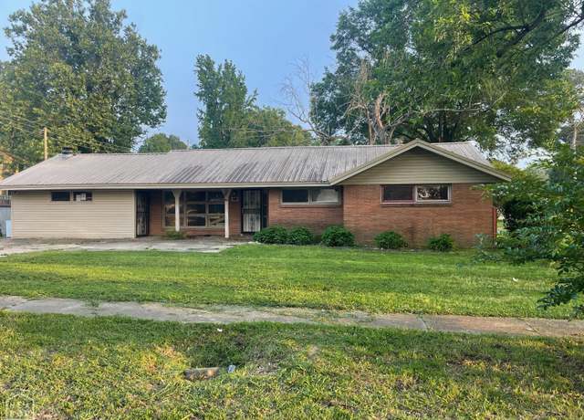 Property at 1305 Rosemond Ave, Jonesboro, AR 72401, 3 beds, 2.5 baths