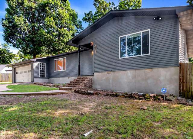 Property at 1607 Merrywood Cv, Jonesboro, AR 72401, 4 beds, 3 baths