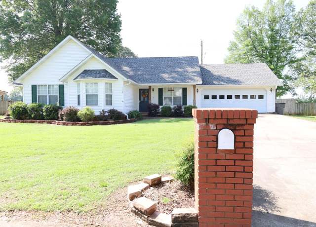 Property at 3302 Willow Ln, Paragould, AR 72450, 3 beds, 2 baths