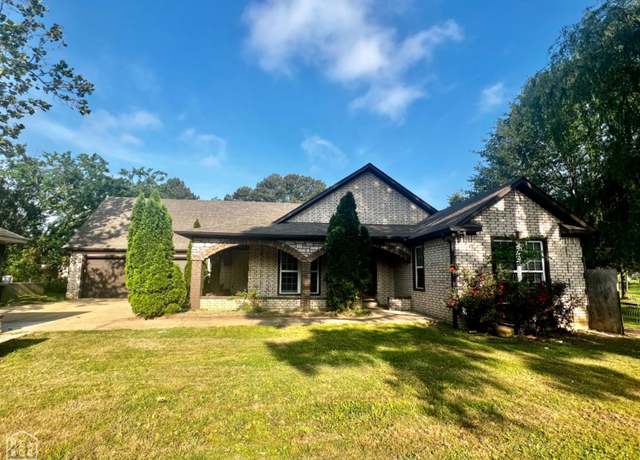Property at 3220 Horseshoe Trails Trl, Jonesboro, AR 72404, 4 beds, 3 baths
