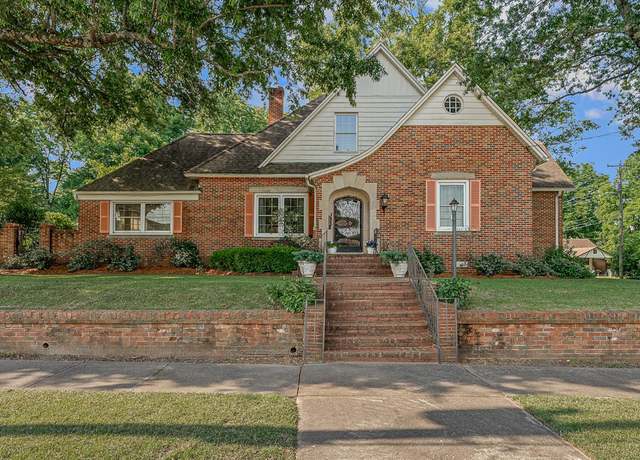 Property at 537 Warner Ave, Jonesboro, AR 72401, 4 beds, 3 baths