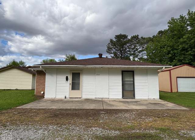 Property at 204 SE 4th St E, Walnut Ridge, AR 72476, 2 beds, 1 bath
