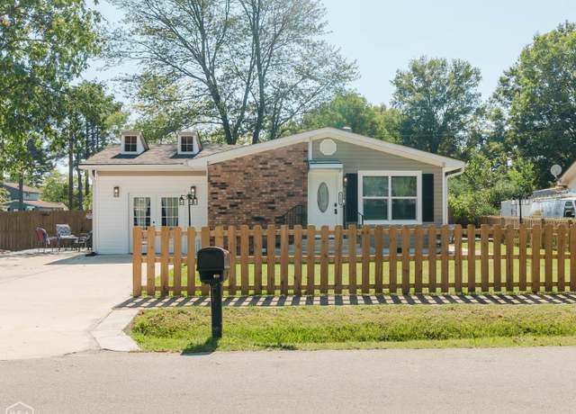 Property at 3123 Fairview Dr, Jonesboro, AR 72401, 4 beds, 3 baths
