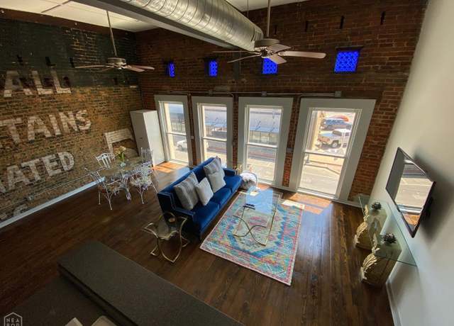 Property at 211 S Main St S, Jonesboro, AR 72401, 1 bed, 1 bath