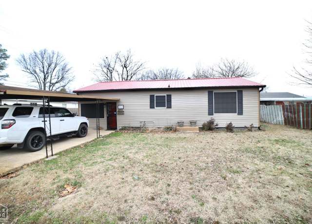 Property at 1020 Nadine St, Paragould, AR 72450, 2 beds, 1 bath