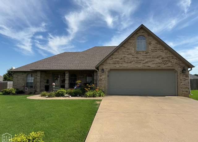 Property at 3006 Canterbury, Paragould, AR 72450, 3 beds, 2 baths