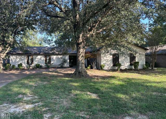 Property at 3004 Greenbriar Dr, Jonesboro, AR 72401, 3 beds, 2.5 baths