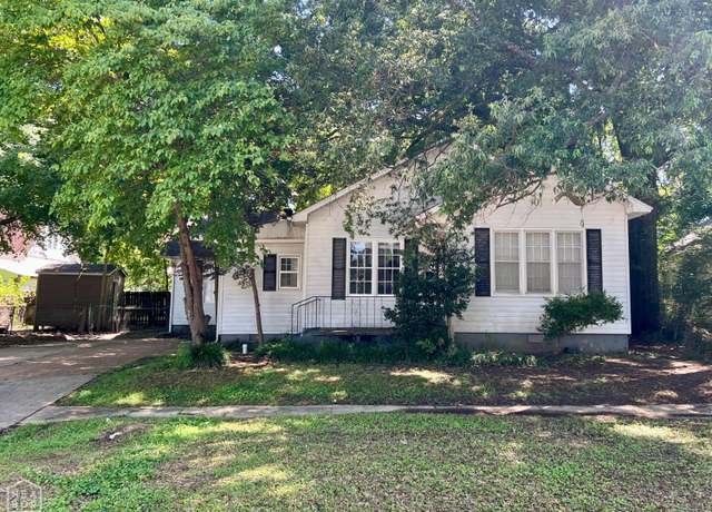 Property at 915 W Monroe Ave W, Jonesboro, AR 72401, 3 beds, 1.5 baths