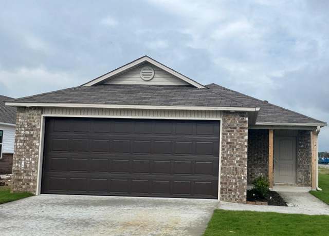 Property at 5814 Boone St, Jonesboro, AR 72404, 3 beds, 2 baths