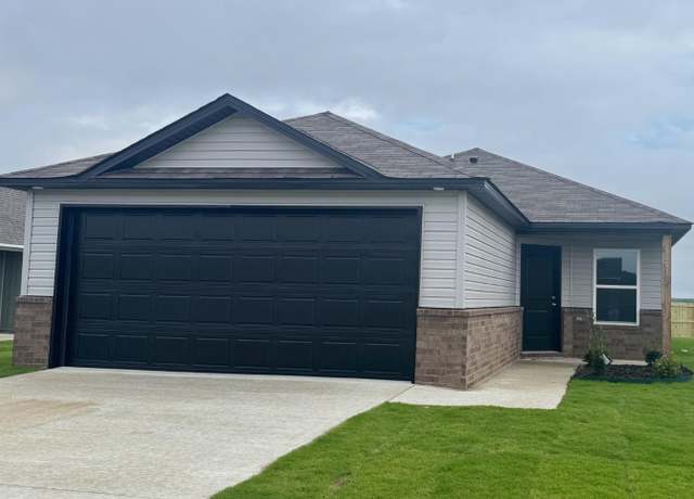 Property at 5603 Young Dr, Jonesboro, AR 72404, 3 beds, 2 baths