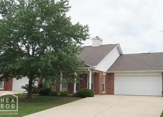 Property at 746 Embassy Parkway Pkwy, Mountain Home, AR 72653, 2 beds, 2 baths