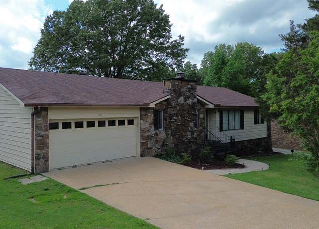 Property at 102 Foxfire Dr, Paragould, AR 72450, 4 beds, 2 baths