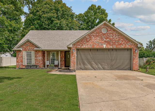 Property at 328 Natchez Dr, Jonesboro, AR 72404, 3 beds, 2 baths