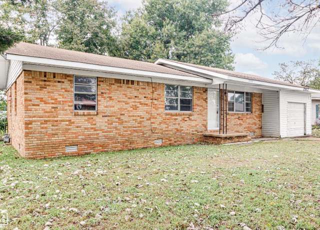 Property at 2512 SE 2nd St, Hoxie, AR 72433, 4 beds, 1 bath