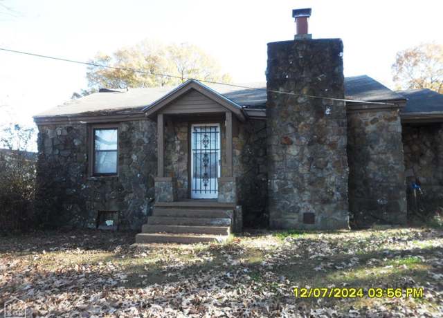 Property at 958 N Locust St, Newark, AR 72562, 3 beds, 1 bath