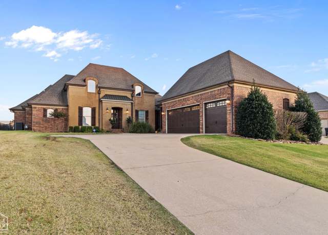 Property at 4517 Clubhouse Dr, Jonesboro, AR 72405, 4 beds, 3.5 baths