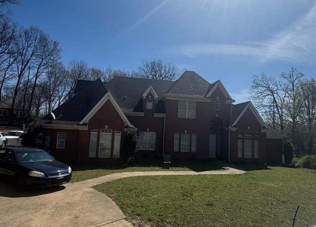 Property at 2401 Skyline Pt, Jonesboro, AR 72404, 4 beds, 3 baths