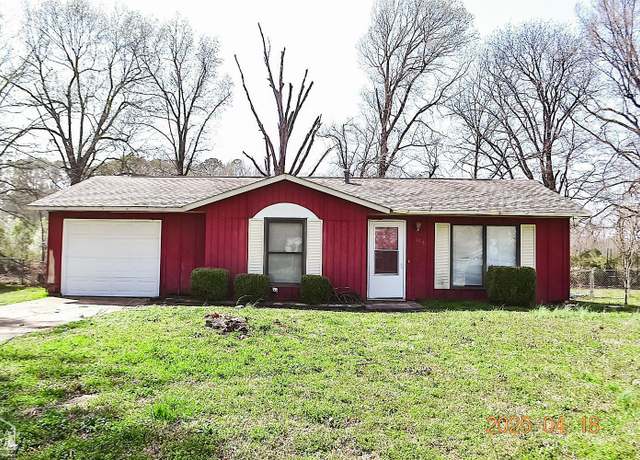 Property at 1621 French St, Jonesboro, AR 72405, 3 beds, 1 bath
