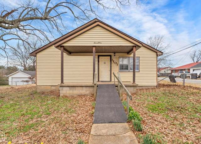Property at 1101 Turner St, Jonesboro, AR 72401, 3 beds, 1.5 baths