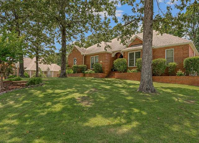Property at 2304 Autumn Dr, Jonesboro, AR 72404, 4 beds, 3.5 baths