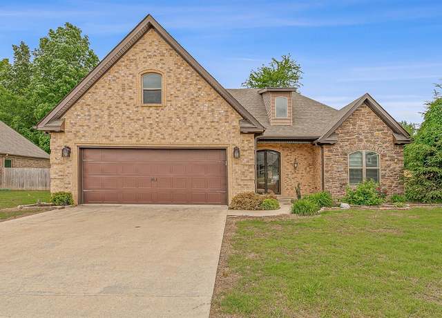 Property at 719 Smithfield Dr, Jonesboro, AR 72401, 4 beds, 2 baths