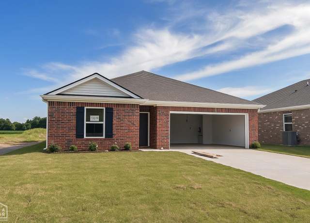 Property at 3503 Sweet Gum St, Paragould, AR 72450, 3 beds, 2 baths