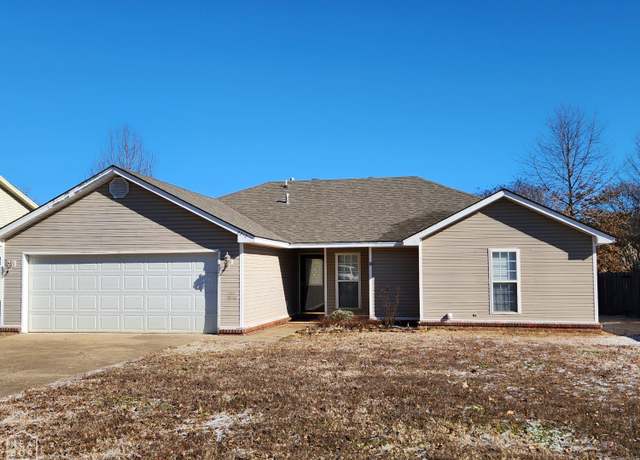 Property at 2212 Sheffield Dr, Jonesboro, AR 72405, 4 beds, 2 baths