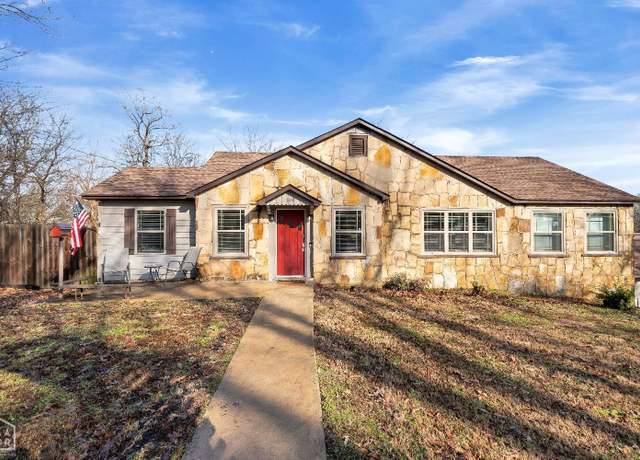 Property at 102 Olive St, Pocahontas, AR 72455, 3 beds, 2 baths