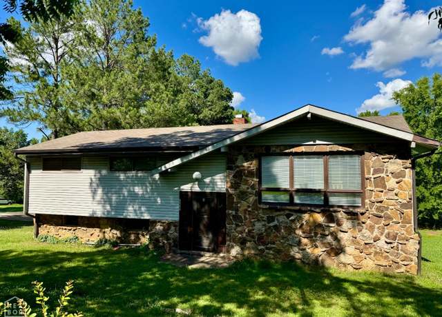 Property at 4000 Renee Dr, Jonesboro, AR 72404, 4 beds, 2.5 baths