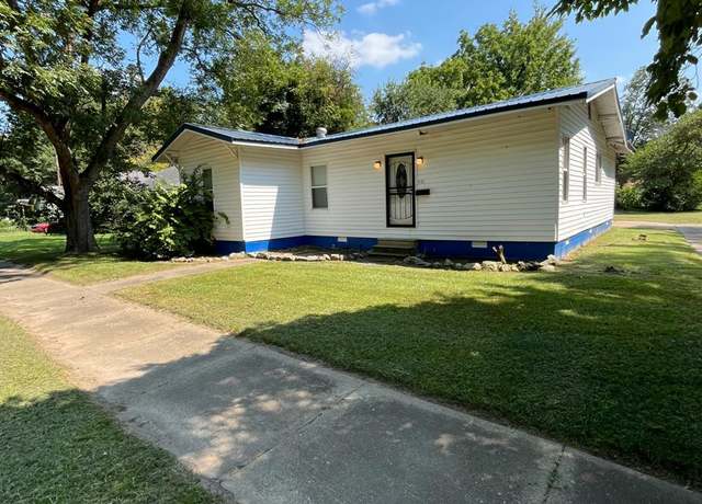 Property at 301 E Missouri St E, Blytheville, AR 72315, 3 beds, 1 bath