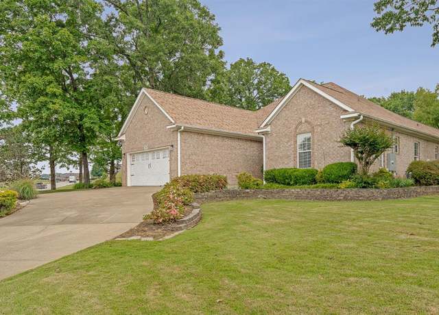 Property at 4400 Lochmoor Cir, Jonesboro, AR 72405, 3 beds, 2 baths