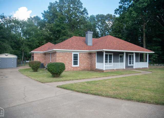 Property at 3206 Village Cv, Jonesboro, AR 72404, 3 beds, 2 baths