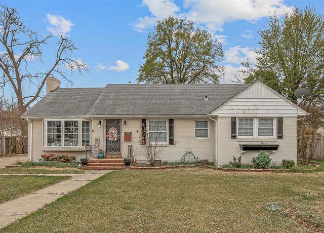 Property at 1005 W Adams St, Blytheville, AR 72315, 3 beds, 2 baths