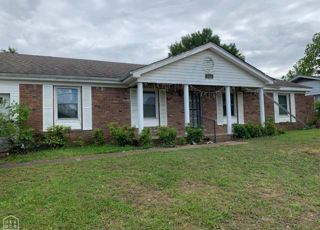 Property at 805 Southwest Dr, Jonesboro, AR 72401, 3 beds, 2 baths