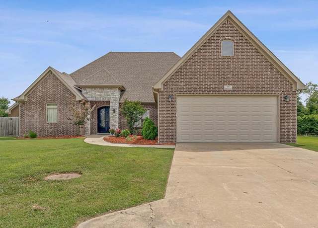Property at 828 Laura Lea, Jonesboro, AR 72401, 4 beds, 2 baths