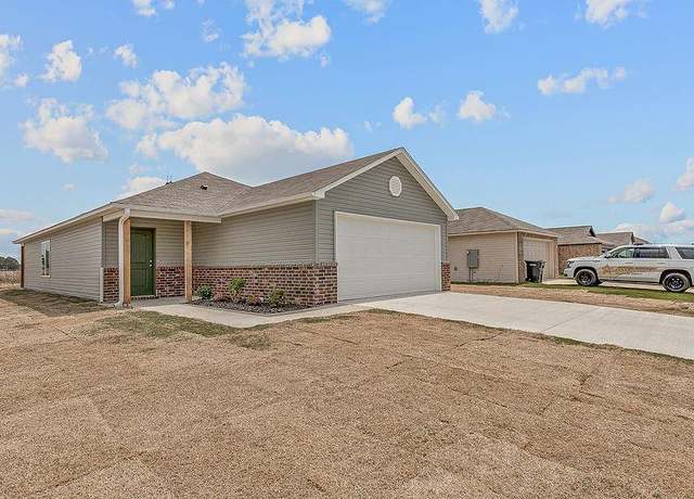 Property at 5800 Pope St, Jonesboro, AR 72404, 3 beds, 2 baths