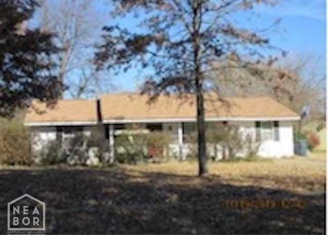 Property at 1812 Georgia Dr, Jonesboro, AR 72401, 3 baths