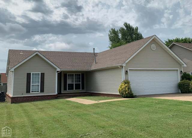 Property at 2124 Manchester Dr, Jonesboro, AR 72405, 3 beds, 2 baths