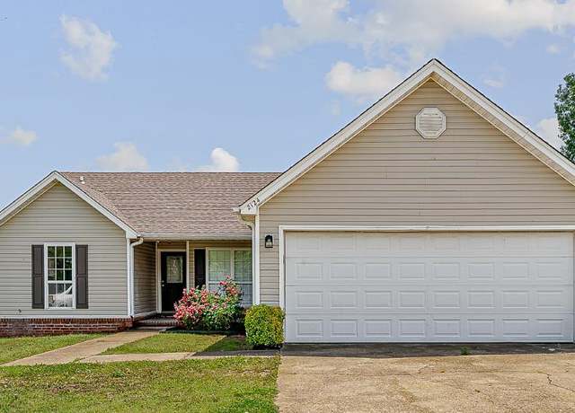 Property at 2124 Manchester Dr, Jonesboro, AR 72405, 3 beds, 2 baths
