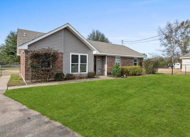 Property at 30 Trailwood Cir, Petal, MS 39465, 3 beds, 2 baths