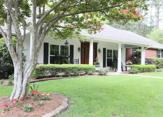 Property at 401 W Lake Rd, Hattiesburg, MS 39402, 4 beds, 3.5 baths