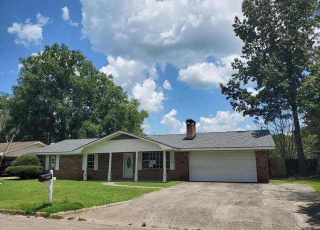 Property at 1302 Meadowbrook Ave, Columbia, MS 39429, 3 beds, 2 baths