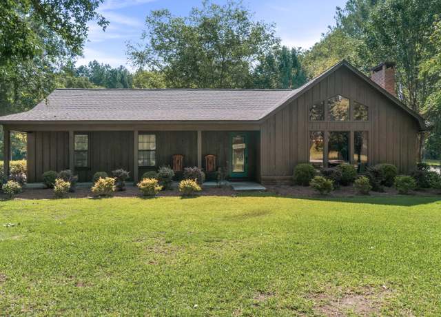Property at 1104 Willow St, Sandersville, MS 39477, 3 beds, 2 baths