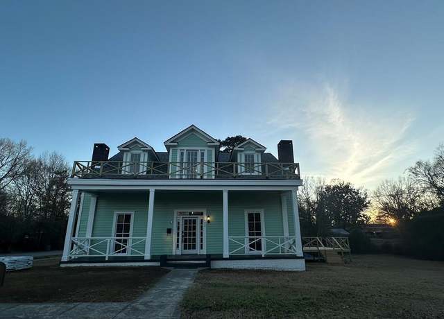 Property at 402 Main St, Ellisville, MS 39437, 4 beds, 3.5 baths