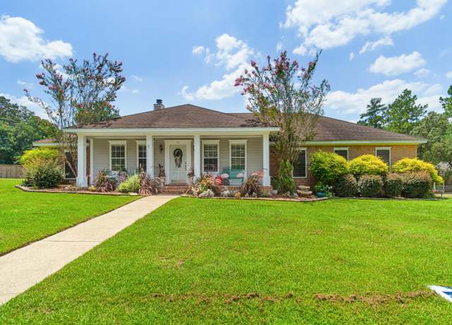 Property at 42 Ashborough Ln, Hattiesburg, MS 39402, 5 beds, 3 baths