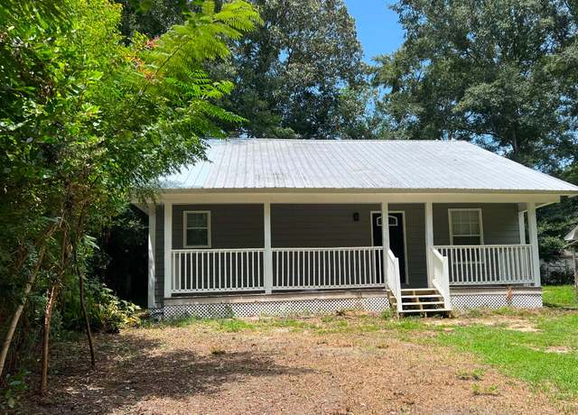 Property at 709 Pine St, Purvis, MS 39475, 4 beds, 2 baths